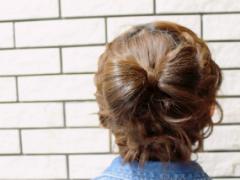 インパクトのあるかわいさ！デートスタイルにぴったりなリボンヘアアレンジの魅力