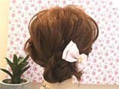 3分で完成する簡単お出掛けシニヨンスタイル！パステルアクセと合わせてキュートに♪