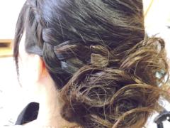 パーティーでひときわ目を引くヘアアレンジ！ボリュームたっぷりなゆるふわUPスタイル