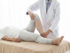 むくみを解消する食べ物やマッサージ方法とは