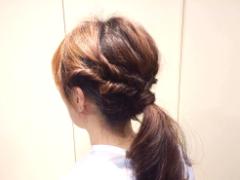 忙しいキャリアウーマンに！くるりんぱで作る簡単オシャレなひとつ結びヘアアレンジ