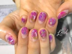 春のカラーはピンク！ネイルにトレンドカラーを取り入れて華やかに