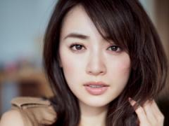 アイシャドウを変えるだけ！ 知的な印象のキャリアウーマン風メイクに変身！【甘大人顔】