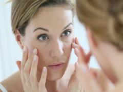 老け顔の原因！目の下の「くま」を防ぐオススメの食べ物とは？