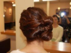 視線を独り占めするリボンヘアアレンジ!!サイドから見える地毛のリボンがカワイイ☆