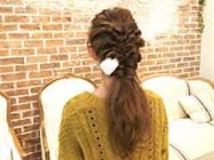 【簡単ヘアアレンジ】お呼ばれには、くるりんぱだけで作れるおしゃれポニテで！