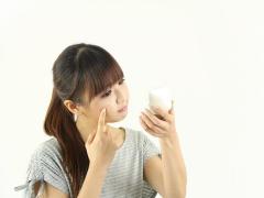 ホルモンの乱れだけじゃない？生理中の肌荒れは“ストレス”と関係あり！