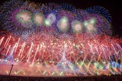 1万8000発が夜空を華やかに彩る！日本三大花火大会「大曲の花火」開催