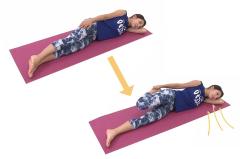 寝ながらたった1分でむくみ解消！『太ももの後ろの動的ストレッチ』