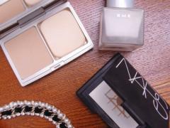 こんなの欲しかった！“崩れ方がキレイ”なベースと崩れにくいパウダー4つ