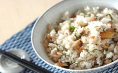 さっぱり味で食欲回復！ アジと梅の混ぜご飯
