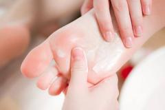 「足の裏」手抜きしてない？見えない先端まで、念入りフットケア♡