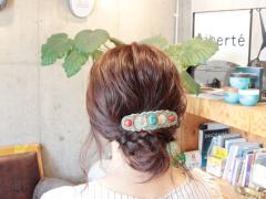 大きめバレッタが可愛い定番ゆるアップヘアアレンジ♪オフィスでもお休みの日でも☆