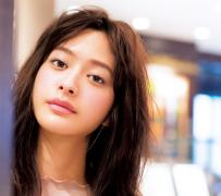 シャイニーベージュのカラーライナーでクリアな瞳を演出！～秋メイクテクニック～