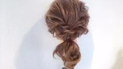 セミロングで可愛くヘアアレンジ♪簡単でおすすめなアレンジ方法とコツ