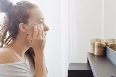 カサカサ、ゴワゴワは「枯れ肌」サイン！秋のスキンケアに必要なものとは？