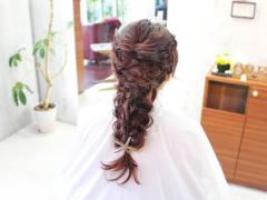 編み込みと三つ編みの合わせたゆるリッチヘアアレンジ！編み下ろして大人っぽく。