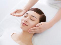 乾燥シーズンが始まる前がおすすめ！プロの指技で毛穴レス美人に