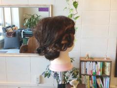 サイドの編み込みがかわいい！簡単スッキリ大人なギブソンタックヘアアレンジ