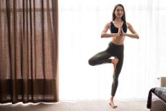 1畳分のスペースでできる！くびれづくりと体幹を鍛えるヨガポーズ