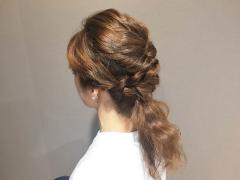 大人の休日スタイル♪ローポニーテールアレンジでカジュアルフェミニンに過ごす