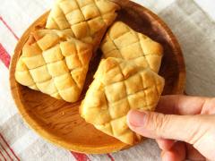 【超簡単】食パンで作れる「メロンパン」が絶品！ たった15分で作れる「食パンメロンパン