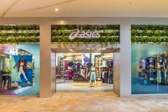 ワイキキ初の「アシックス」がインターナショナル・マーケット・プレイスにオープン