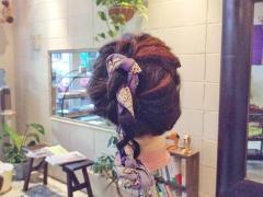 簡単ヘアアレンジに北欧テイストをプラス！カジュアルコーデにピッタリなバンダナヘア