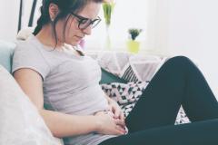 自分だけじゃなかった！生理前・生理中に「下腹が太る」理由