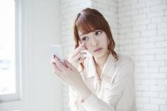 気になる目の下のクマ……タイプ別の原因と対策は？