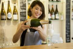餃子とシャンパンがこんなに合うなんて！一生に一度は食べたい絶品餃子の店