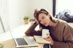 夏が終わると眠いしだるい・・・。夏疲れを吹き飛ばすヨガ&amp;ツボ