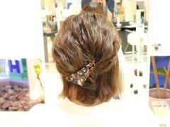 ボブヘア向けハーフアップヘアアレンジ！バレッタとピンさえあれば超簡単できる