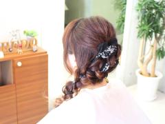 バンダナを使った簡単ヘアアレンジ！人気のサイド寄せスタイルで大人っぽさを演出