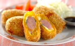 子どもたちの大好物をプラスして！ カボチャのコロッケ