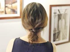 楽ちん低めお団子ヘアアレンジが便利！無造作スタイルが外出先でも即、完成！