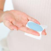 【アイケア入門】摩擦レスクレンジングで茶グマを防止！ 正しいアイメイクリムーバーの使