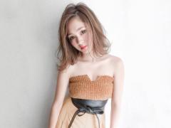 大人の外ハネヘアスタイル。カジュアルになりすぎないためには「色気髪」がキーワード