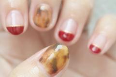 秋のファッションを引き立てる、本格「べっ甲ネイル」のやり方