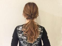 周りと差が付くセルフアレンジ！ひとつ結びなのに華やかヘアアレンジ