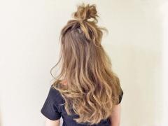 ラフなゆるめヘアアレンジにメンズはキュンとする♪ 秋のラフ可愛いハイシニヨンアレンジ