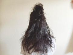 お手軽お団子ハーフアップのゆるい感じがカワイイ☆黒髪に似合うヘアアレンジ