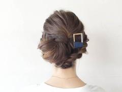 ボブヘアだけどアップにしたい方は必見！簡単に作れるねじり編みアップアレンジ！