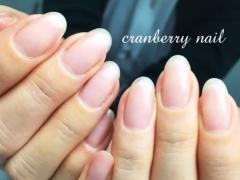 オフィスネイルでもデザインを楽しみたい！ ナチュラルカラーにデザインを潜ませて