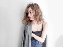 可愛いじゃなく、カッコイイって言われたい。大人レディにはルーズなウェーブボブがオス