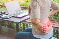 マッサージが効かない… 鉄板のような「ガチガチ背中」の原因を解消！