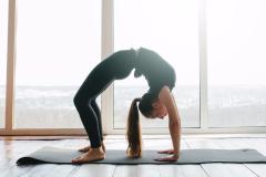 背中・お尻・脚・二の腕まで！まるっと全身引き締めるヨガポーズ