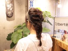 くるりんぱ&amp;フィッシュボーンでできる簡単ヘアバンドアレンジでオシャレ上級者に