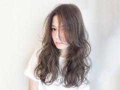 秋冬へアカラーは柔らかい透明感で質感を楽しむ。注目キーワードは「ホワイト＆スモーク