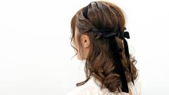 リボンと一緒にねじるだけ！ 簡単かわいいハーフアップアレンジ♡【動画】